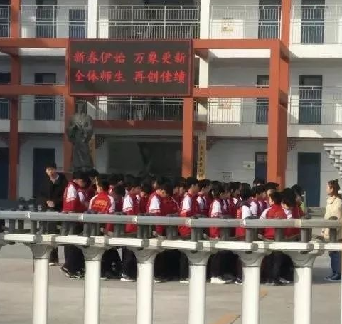 河北邯郸：鸡泽县诗经学校巧立名目违规课无人监管！